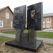 Paminklas Pranui Vaičaičiui. Skulpt. Juozas Šlivinskas. V. Girininkienės nuotr. Paminklas Pranui Vaičaičiui. Skulpt. Juozas Šlivinskas. V. Girininkienės nuotr.